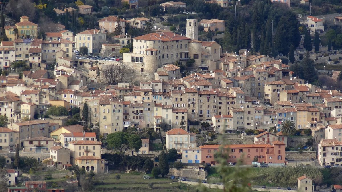 Le village de Bar sur Loup (06) en France