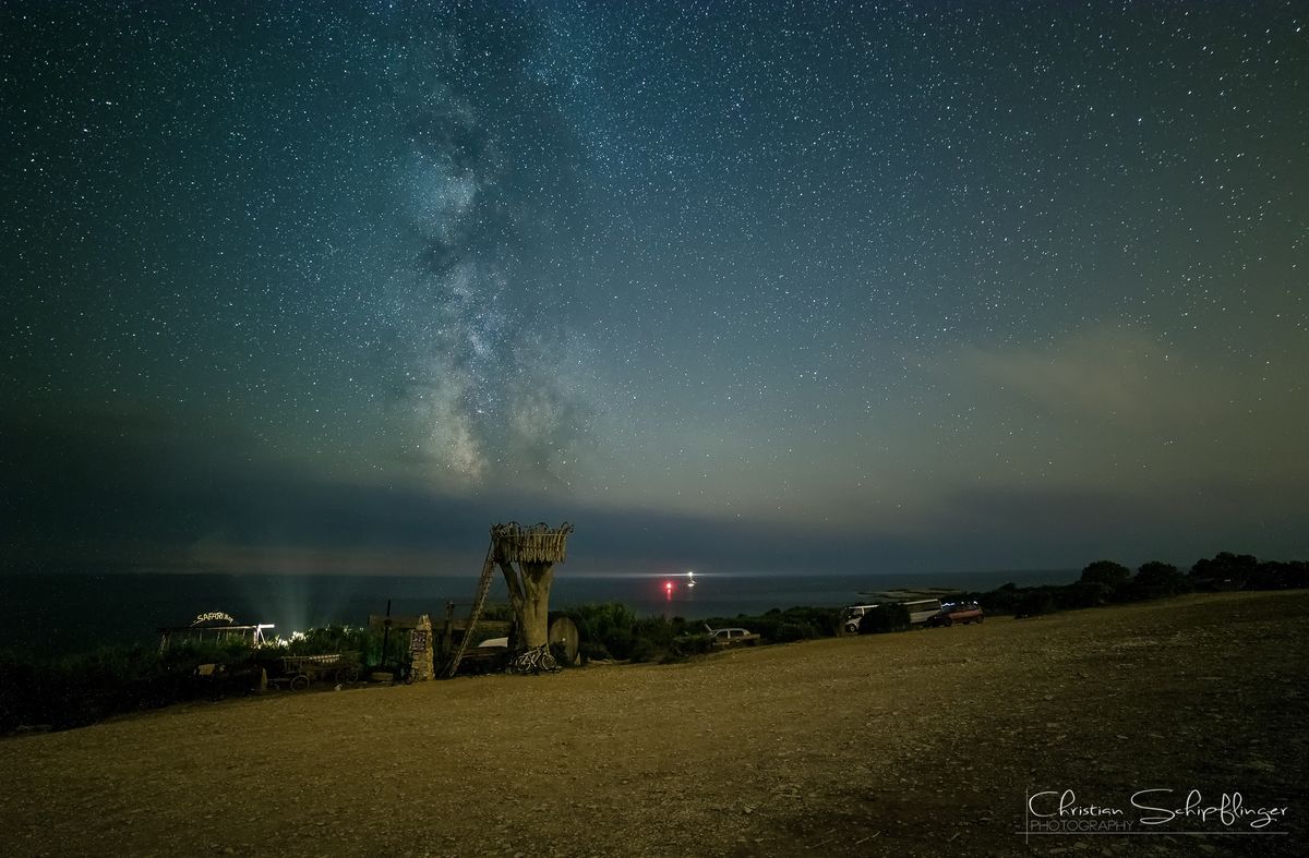 two pictures, nightsky tracked with a skytracker, forground and background made with ISO1000, f2.8, 320 sec, 14mm