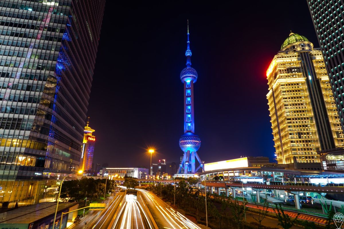 Shanghai at night Wasserzeichen.jpg